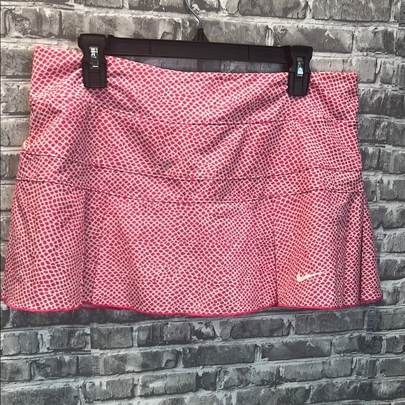 Woman's Nike athletic Pink Geometric Skorts‎ - Picture 1 of 13